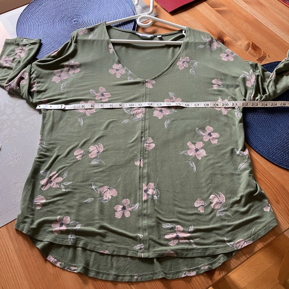 Green floral tunic style top - Picture 5 of 9